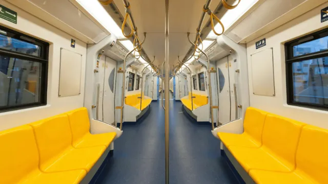 passenger-abusively-argues-with-woman-over-not-offering-seat-to-elderly-in-delhi-metro-viral-video